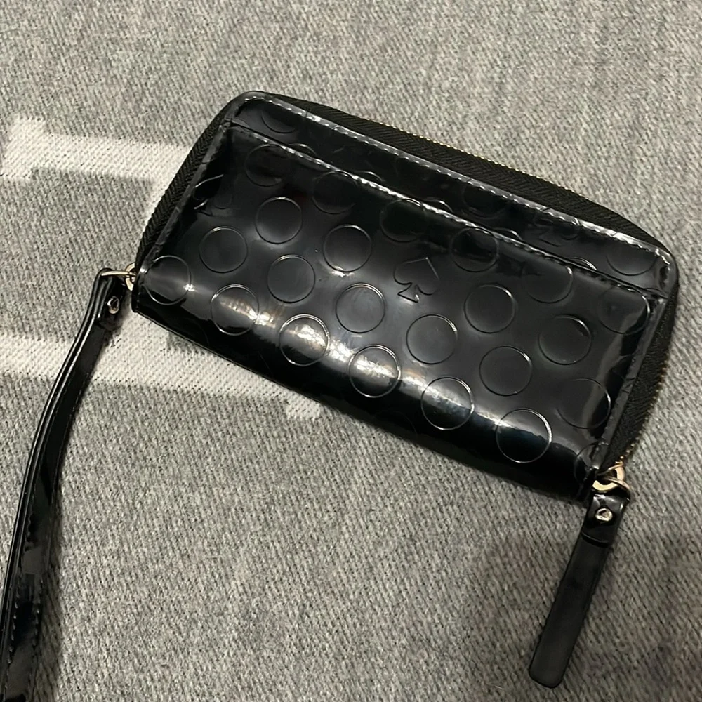 💙💖 Kate Spade Black Patent Leather Wristlet‎